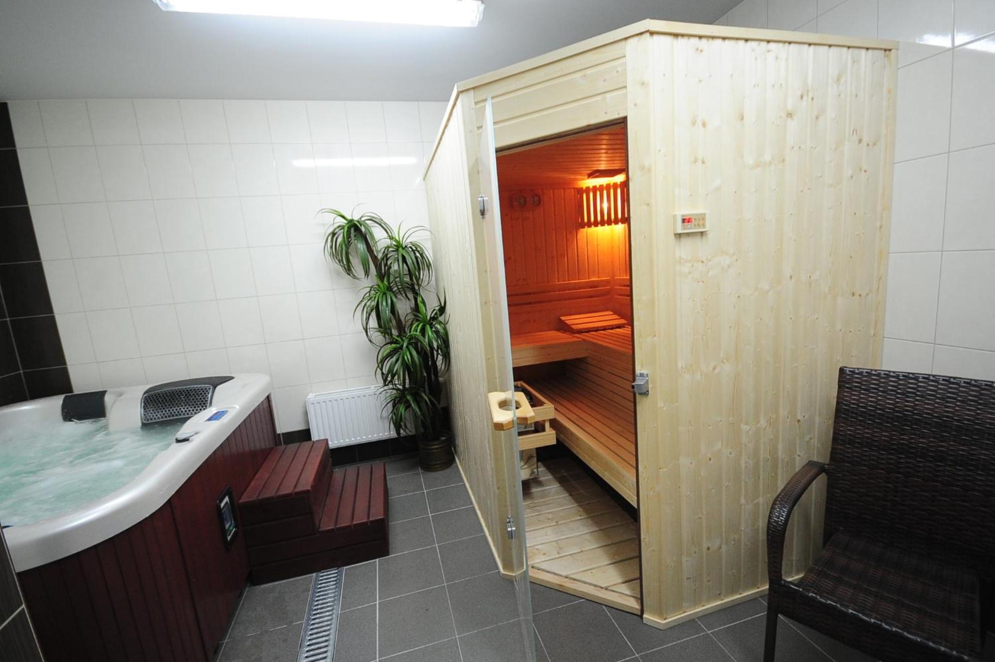 Hotel Maxim Квидзын Экстерьер фото