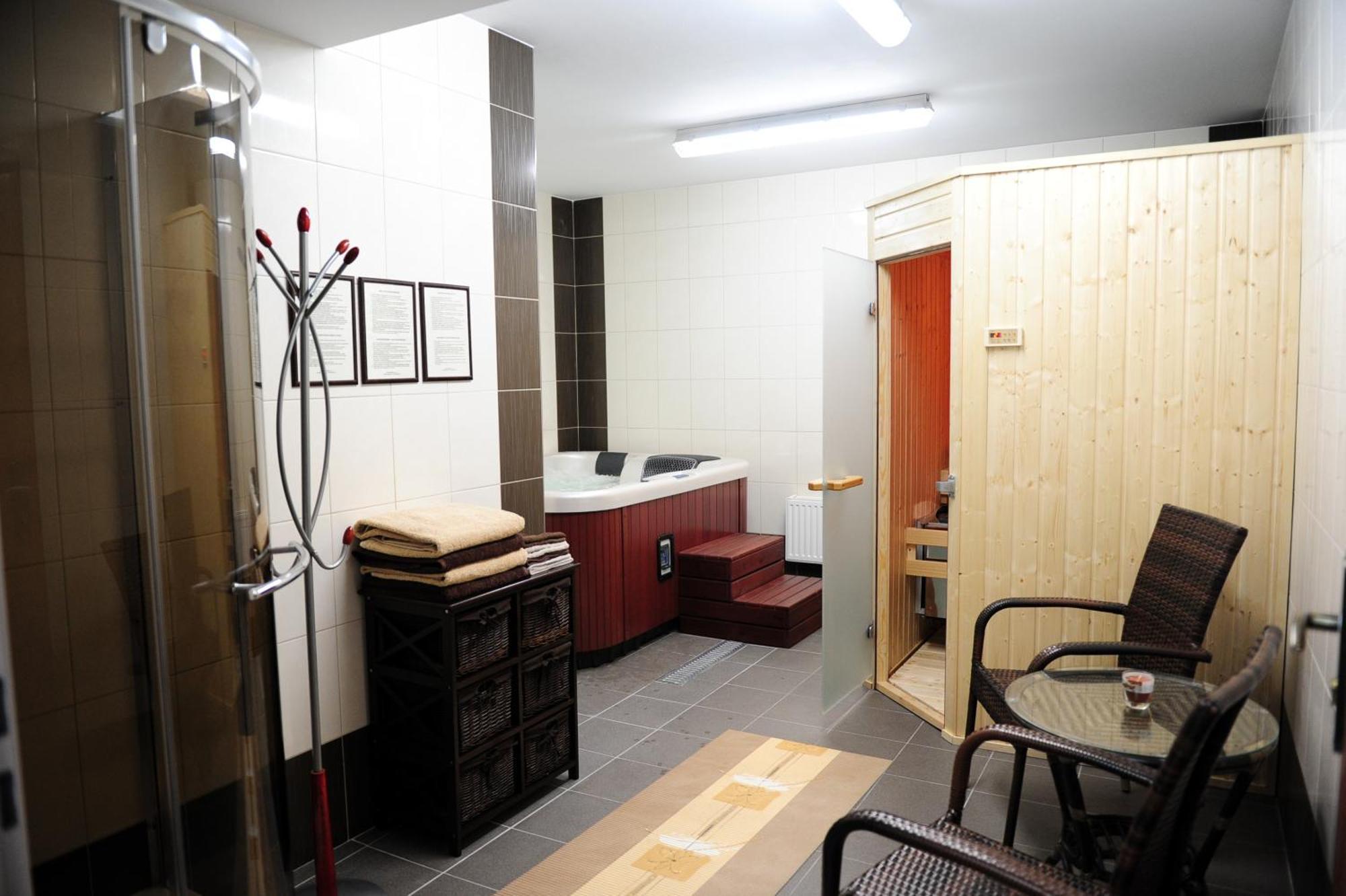 Hotel Maxim Квидзын Экстерьер фото
