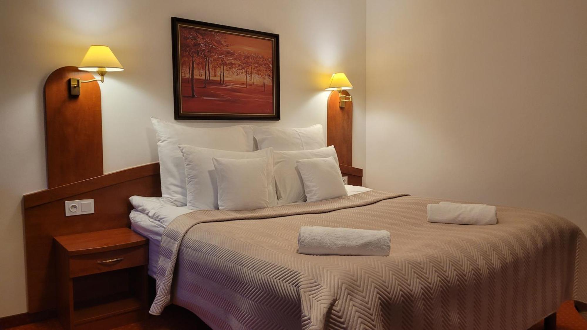 Hotel Maxim Квидзын Экстерьер фото