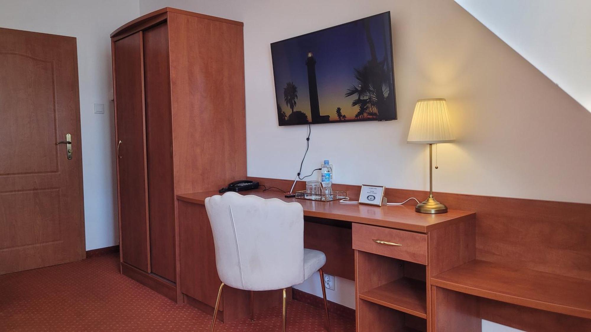 Hotel Maxim Квидзын Экстерьер фото