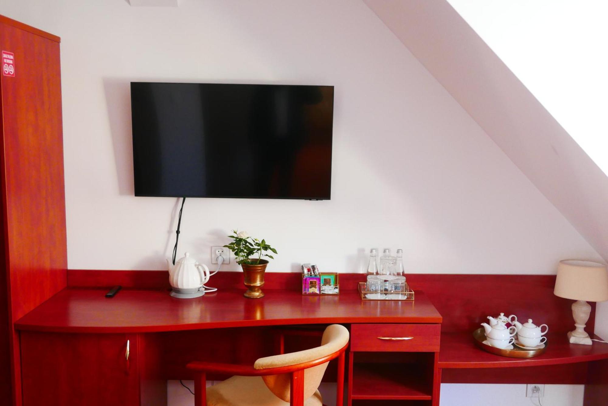 Hotel Maxim Квидзын Экстерьер фото