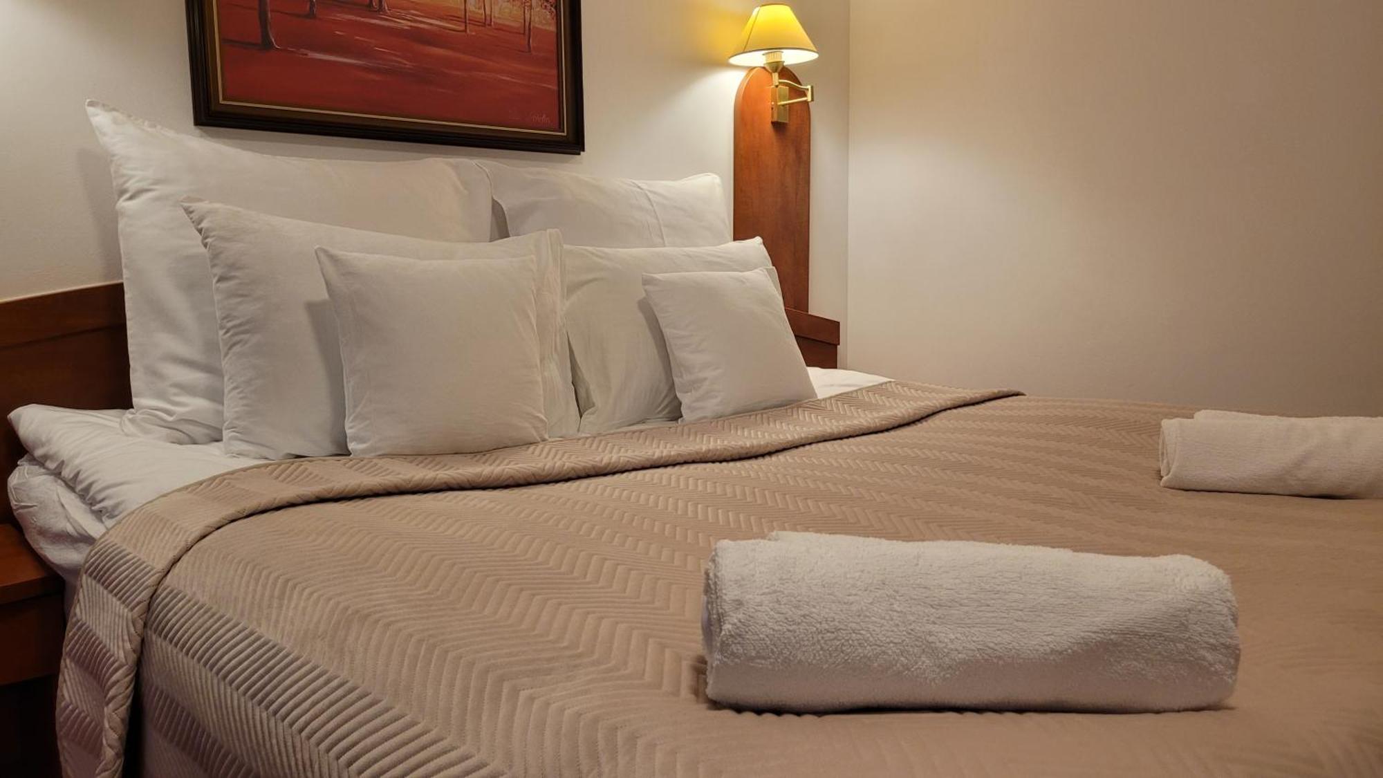 Hotel Maxim Квидзын Экстерьер фото