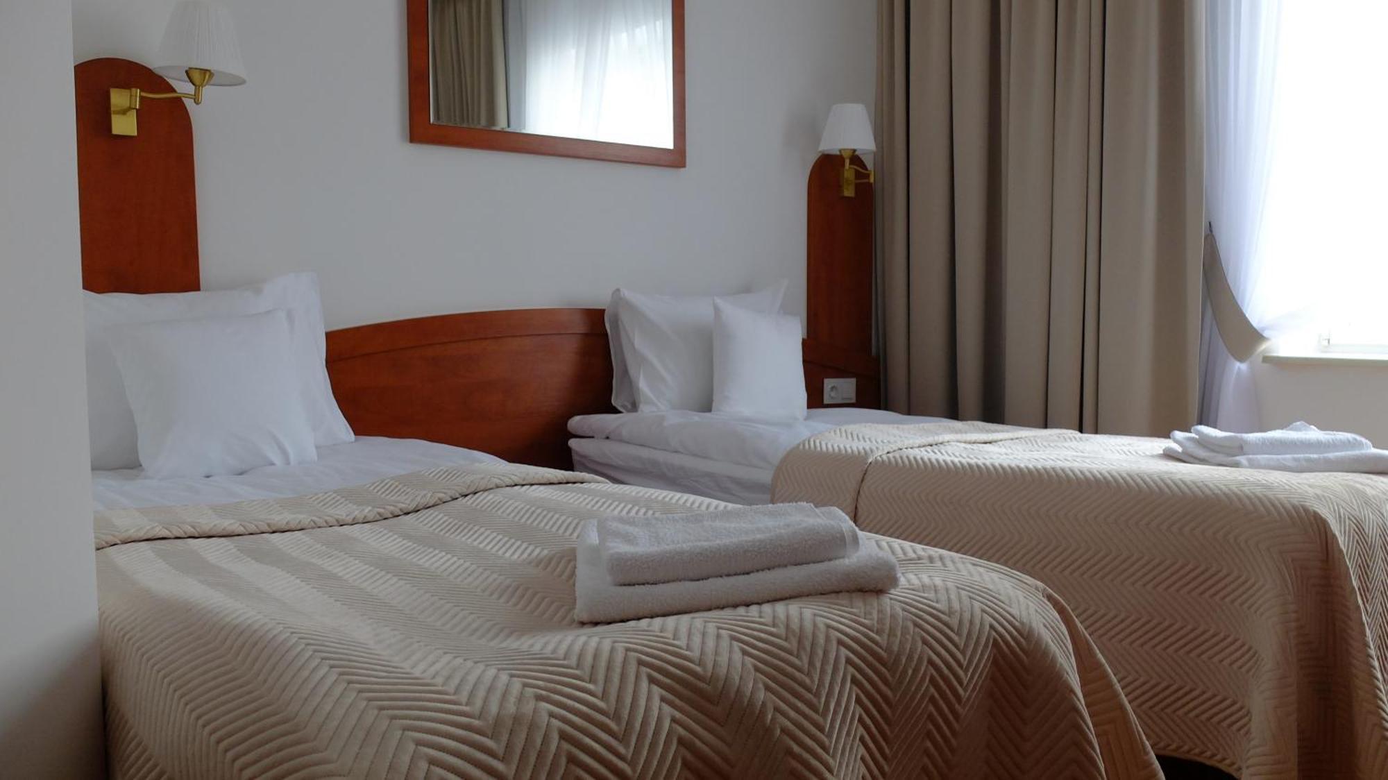 Hotel Maxim Квидзын Экстерьер фото
