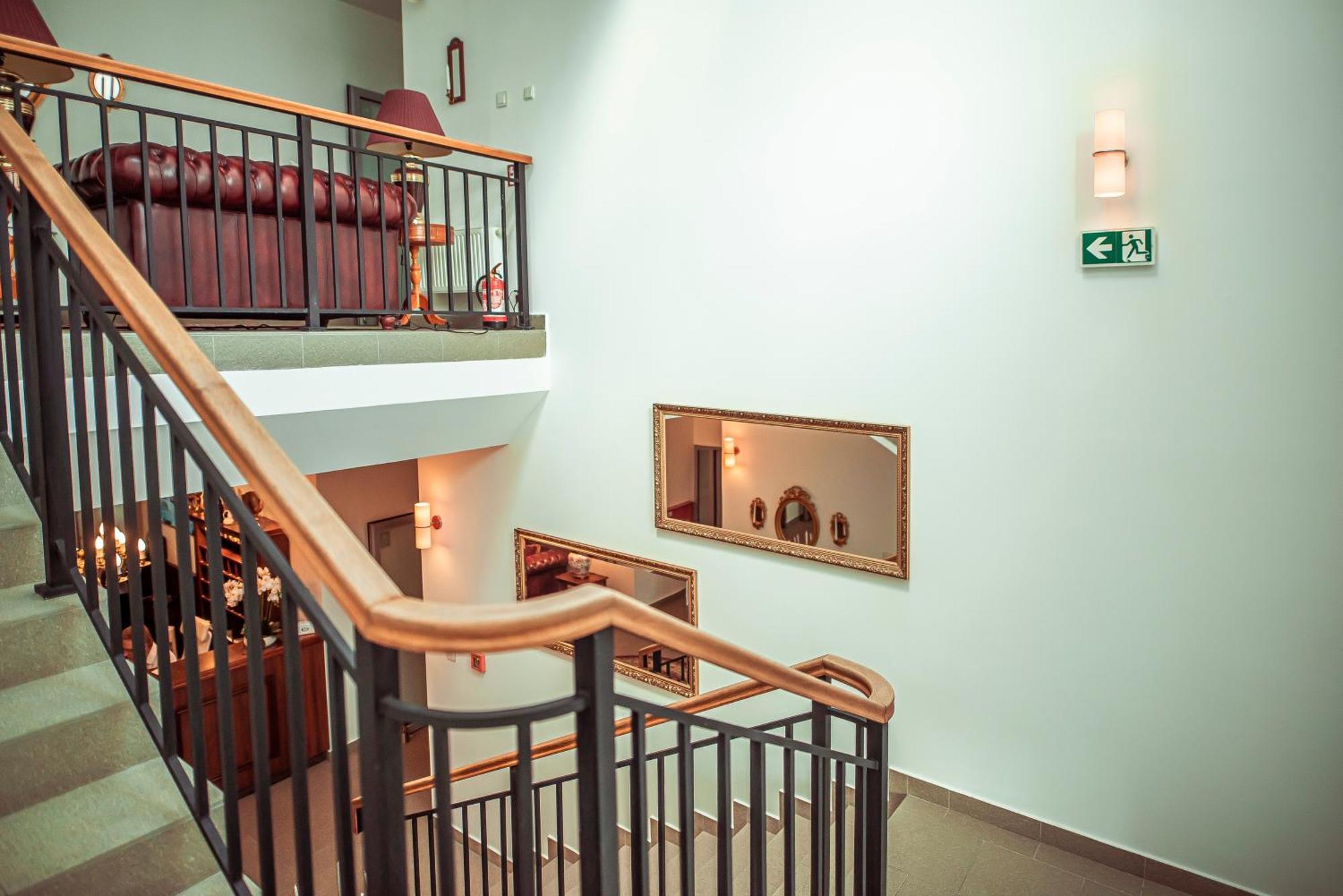 Hotel Maxim Квидзын Экстерьер фото