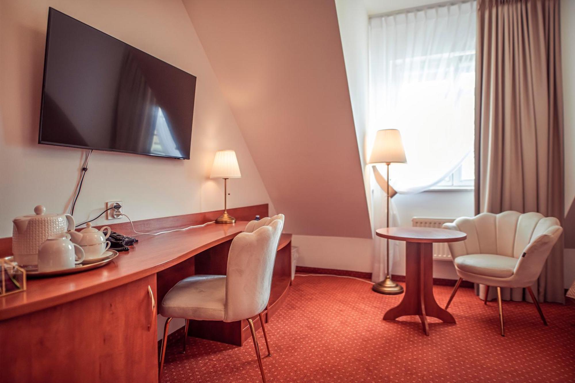 Hotel Maxim Квидзын Экстерьер фото