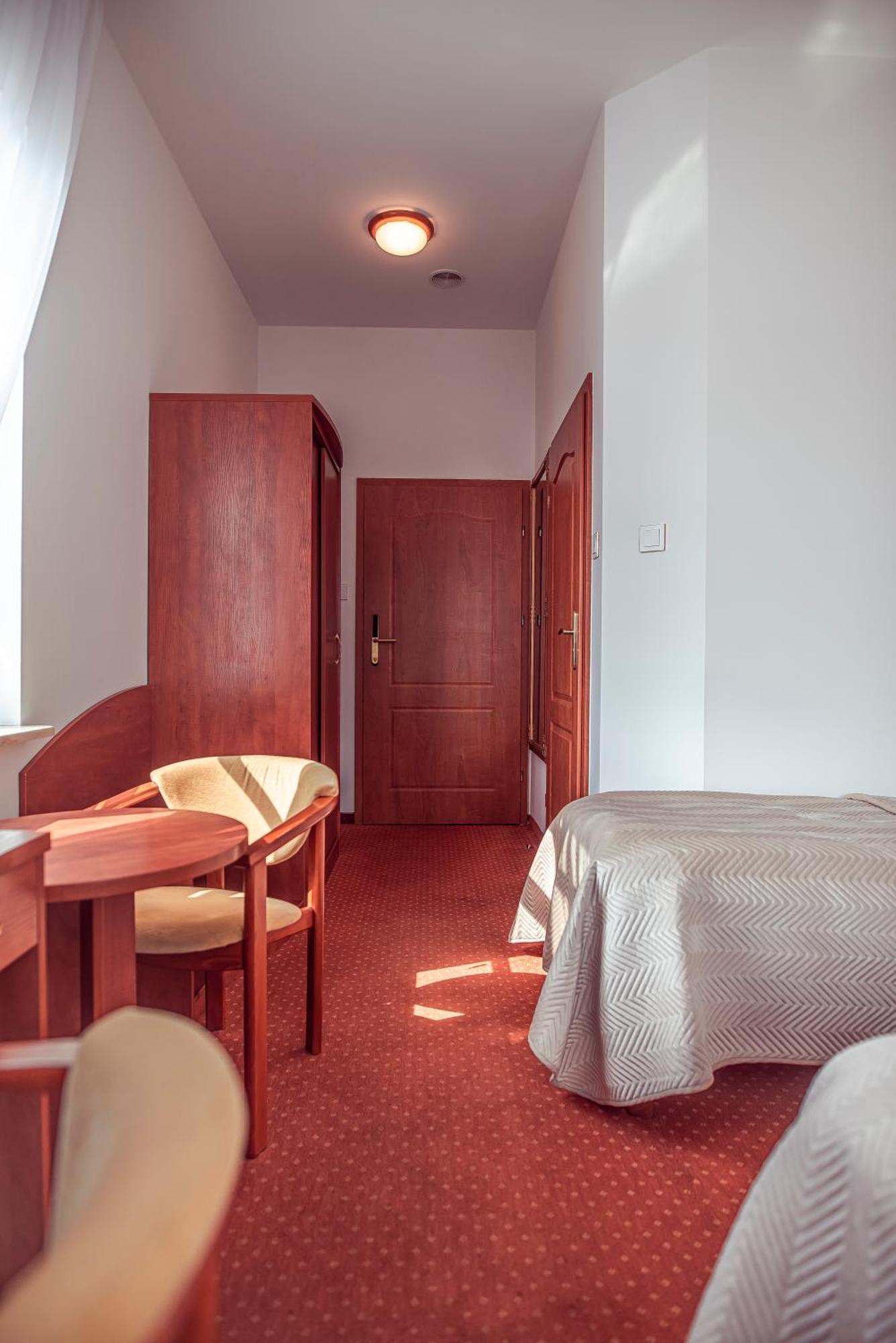 Hotel Maxim Квидзын Экстерьер фото