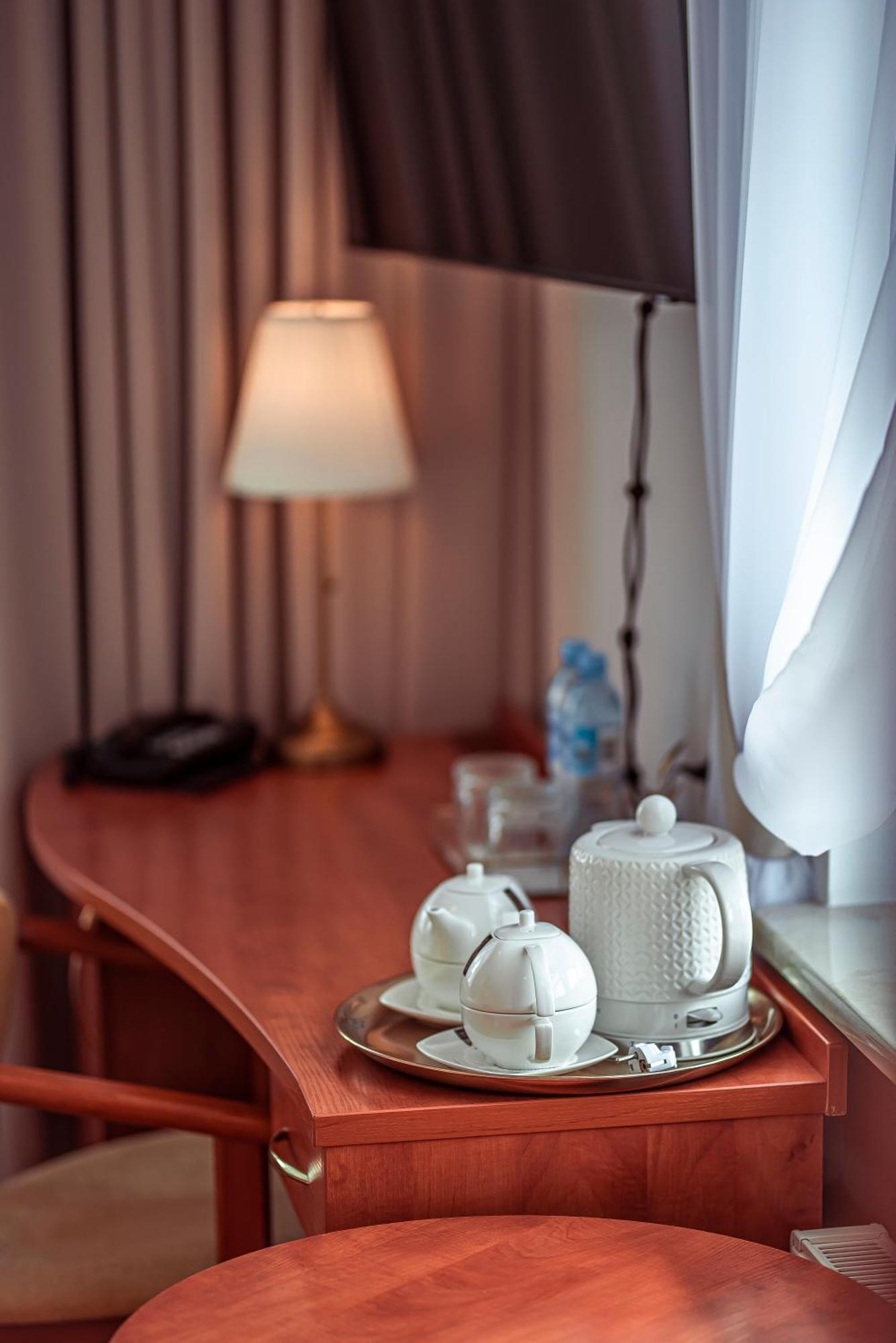 Hotel Maxim Квидзын Экстерьер фото