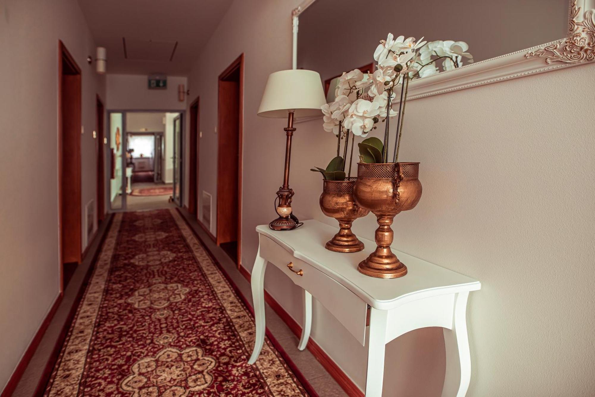 Hotel Maxim Квидзын Экстерьер фото