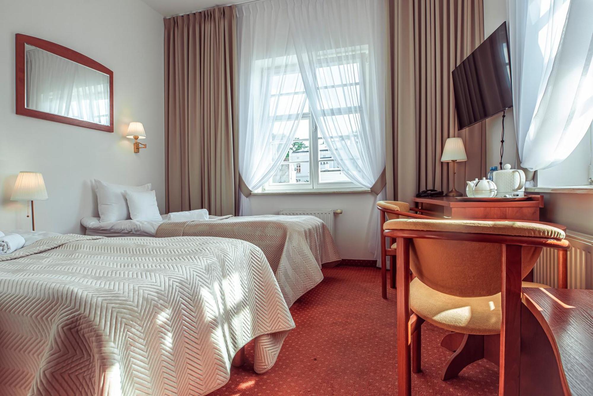 Hotel Maxim Квидзын Экстерьер фото