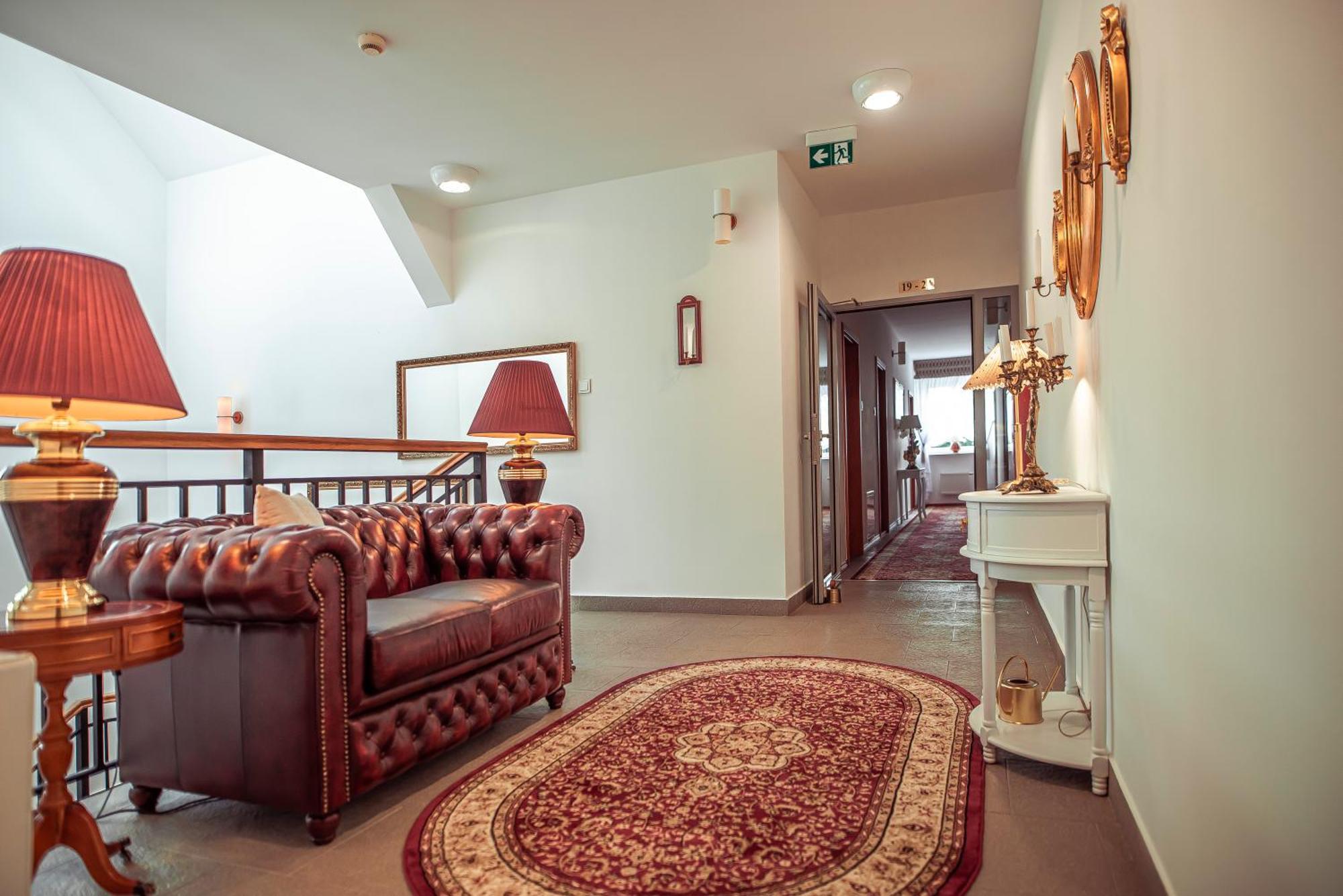 Hotel Maxim Квидзын Экстерьер фото