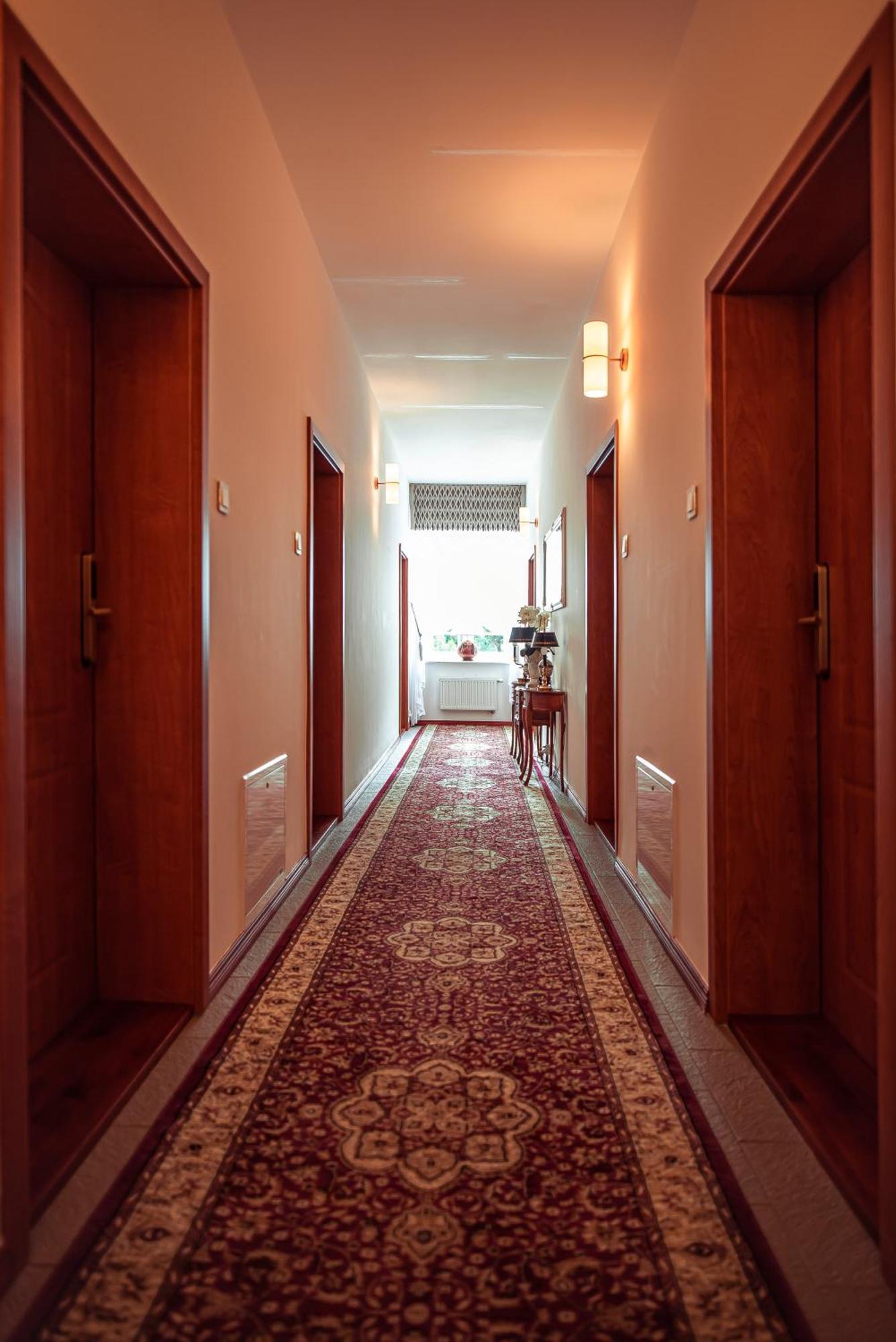 Hotel Maxim Квидзын Экстерьер фото