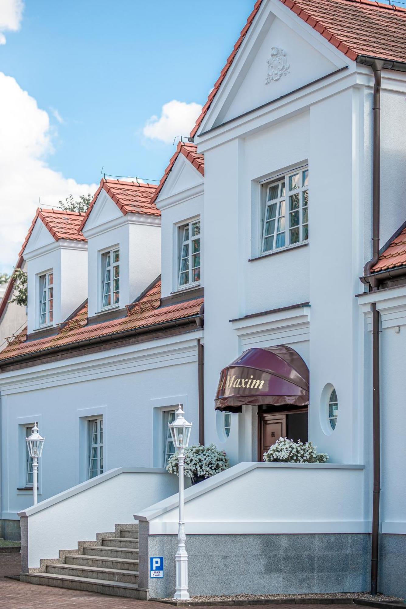 Hotel Maxim Квидзын Экстерьер фото