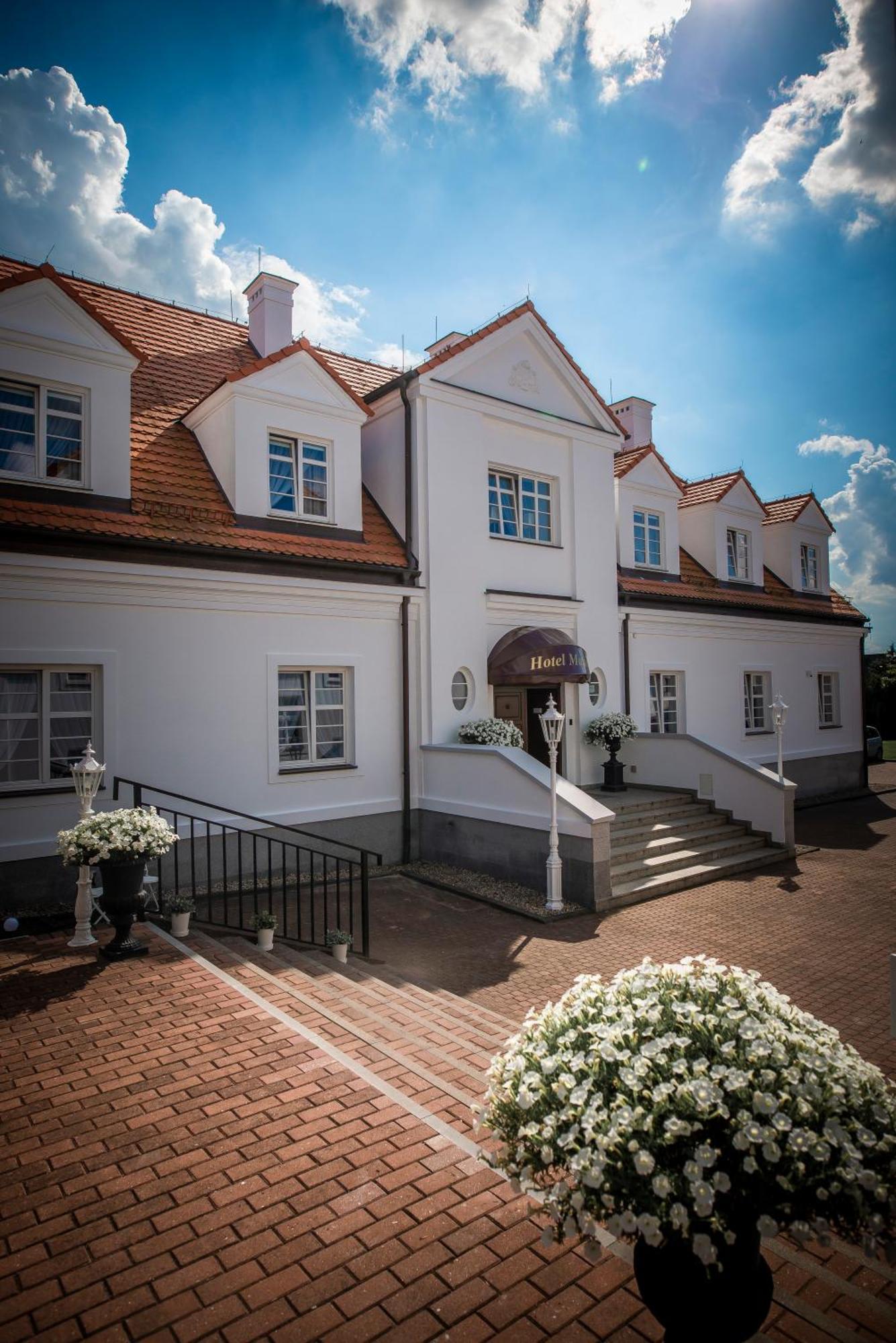 Hotel Maxim Квидзын Экстерьер фото