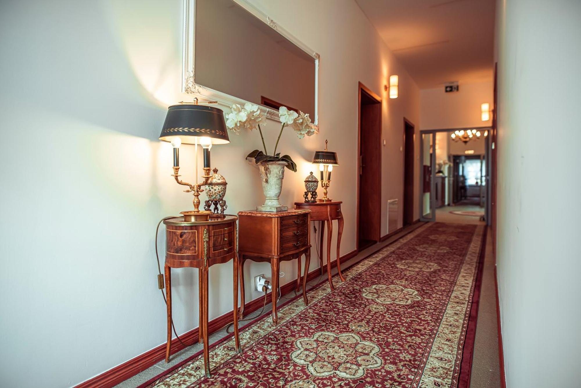Hotel Maxim Квидзын Экстерьер фото