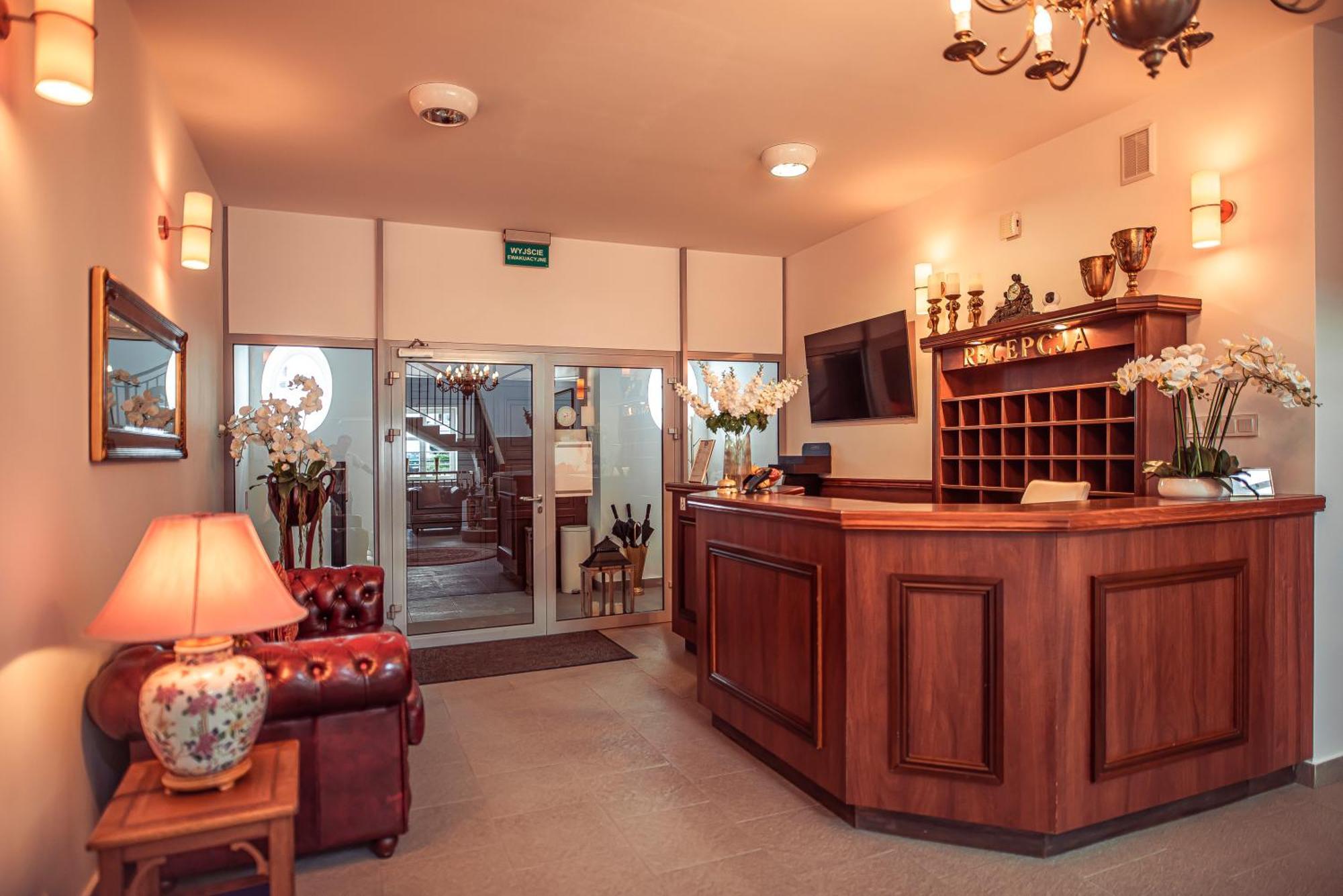 Hotel Maxim Квидзын Экстерьер фото