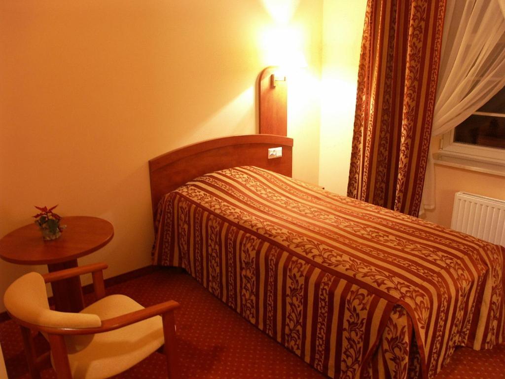 Hotel Maxim Квидзын Экстерьер фото