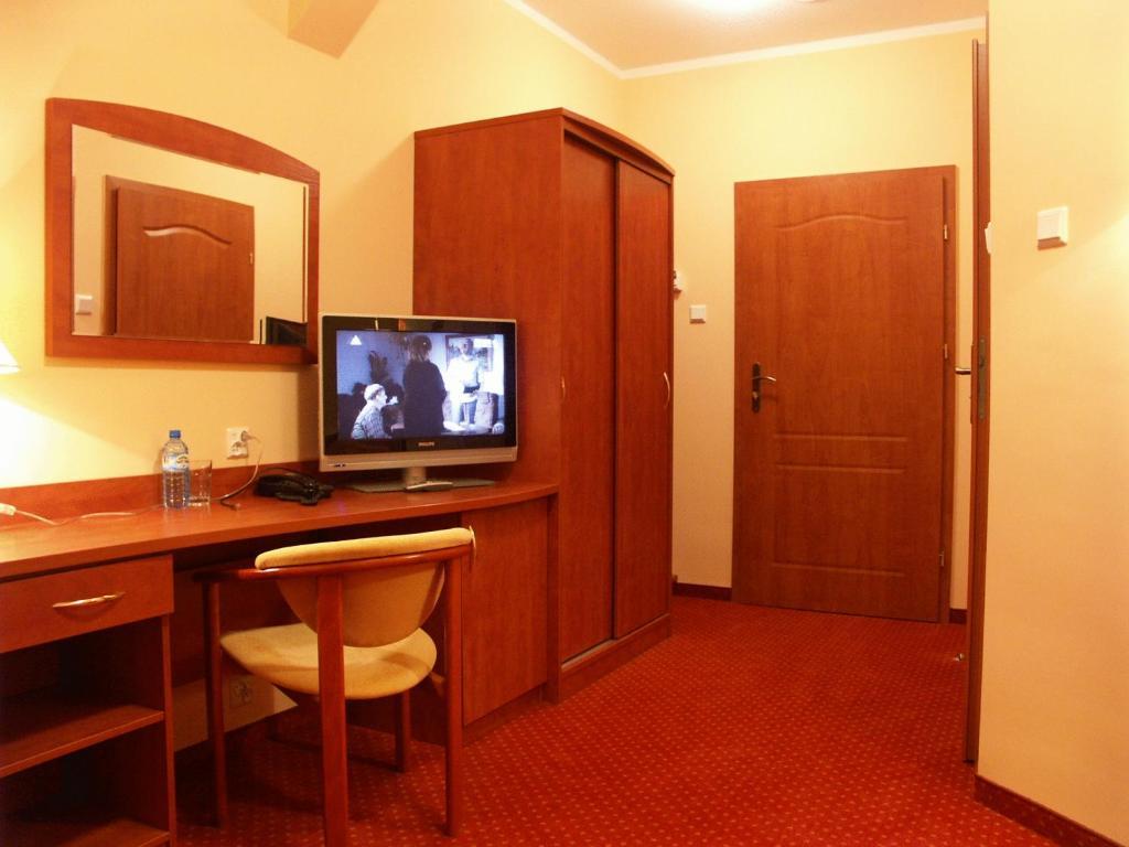 Hotel Maxim Квидзын Экстерьер фото